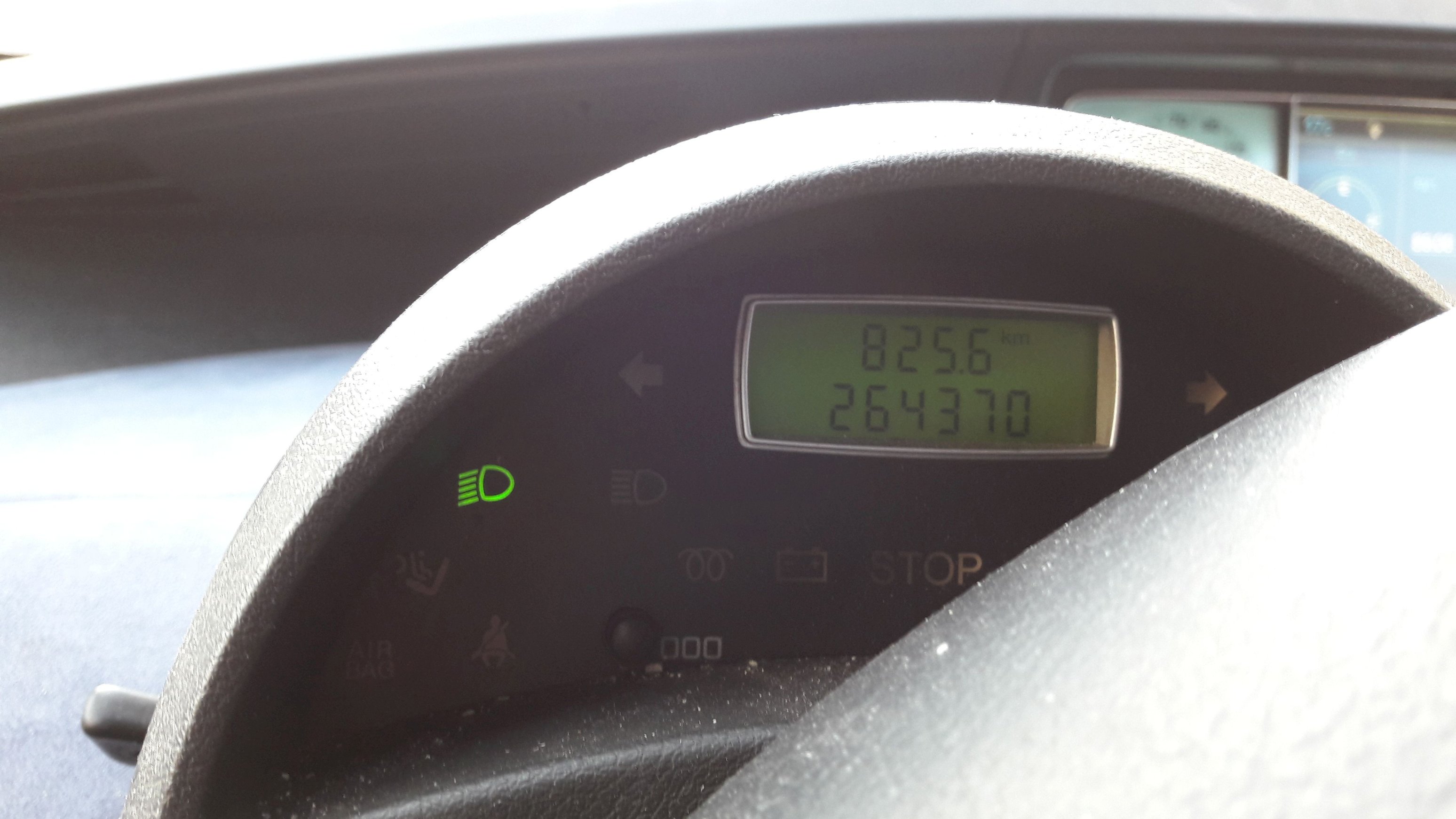 826 km