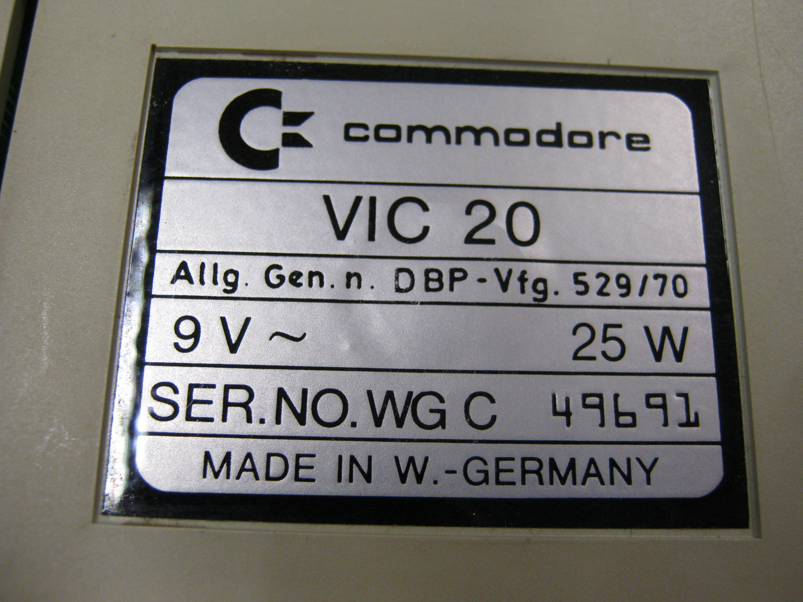 http://museodelcomputer.org/parts/commodore/VIC20_2/IMG_5227.jpg