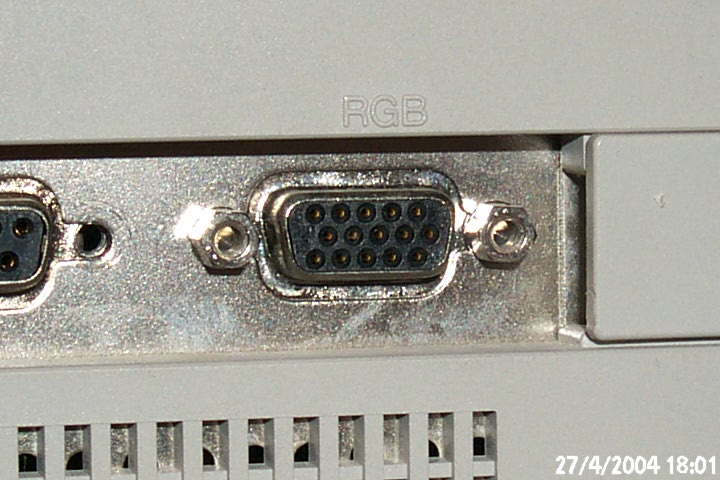 http://museodelcomputer.org/parts/toshiba/T6400DXC/P0010992.JPG